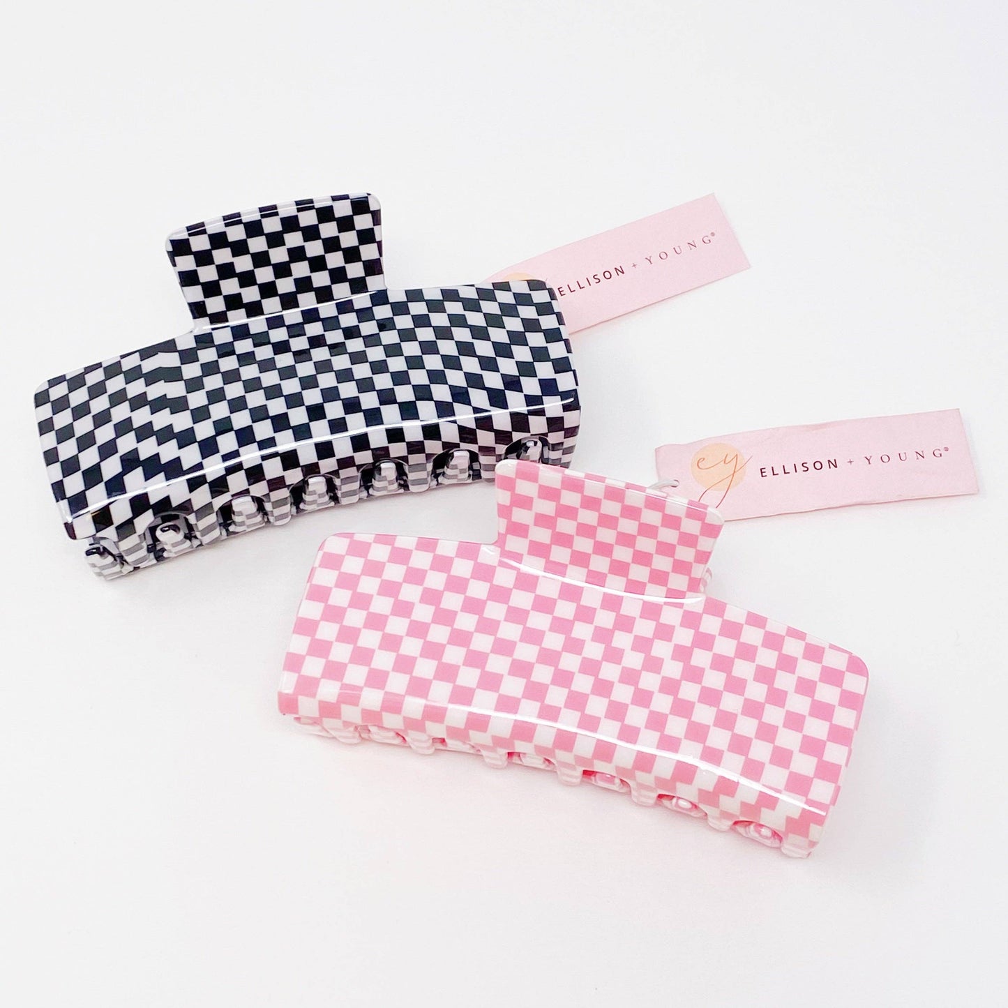 OVERSIZED CHECKERED HAIR CLAW