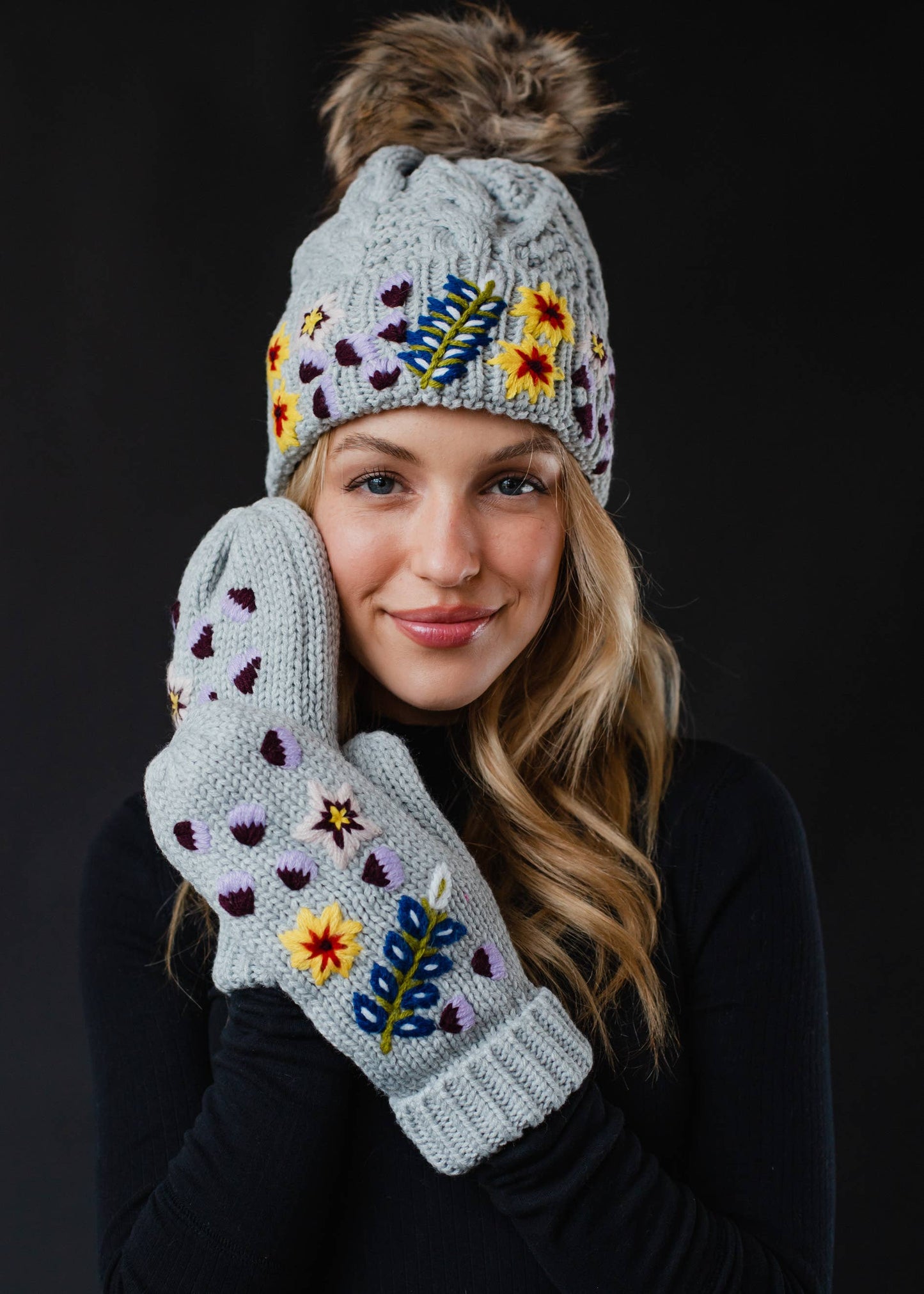 GREY HAND STITCHED FLORAL KNIT MITTENS