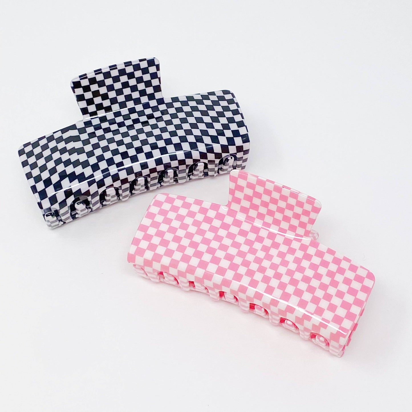OVERSIZED CHECKERED HAIR CLAW
