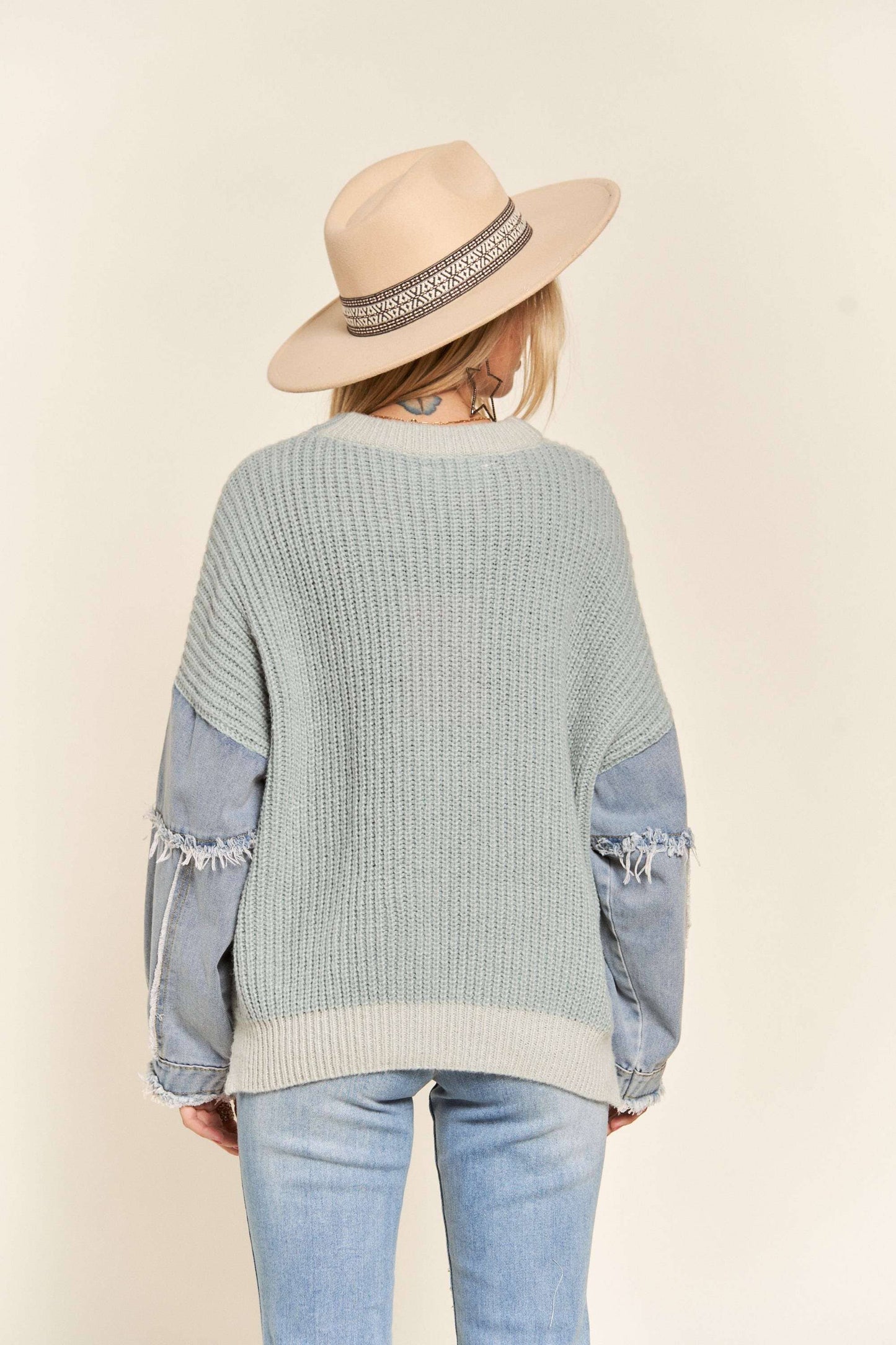 FRAYED DENIM SLEEVE SWEATER TOP