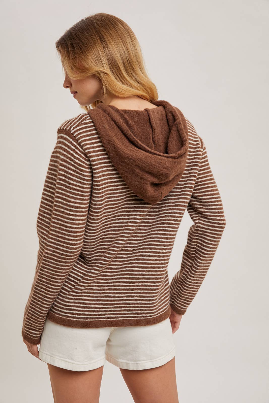 Bluivy - HENLEY SWEATER WITH HOODIE: MOCHA/CREAM / M