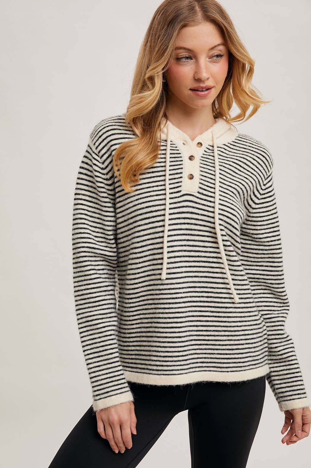 Bluivy - HENLEY SWEATER WITH HOODIE: MOCHA/CREAM / S