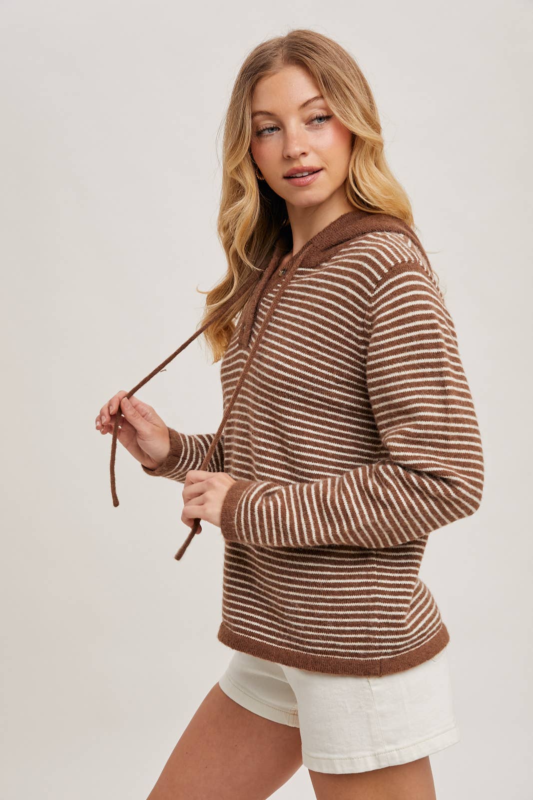 Bluivy - HENLEY SWEATER WITH HOODIE: MOCHA/CREAM / M
