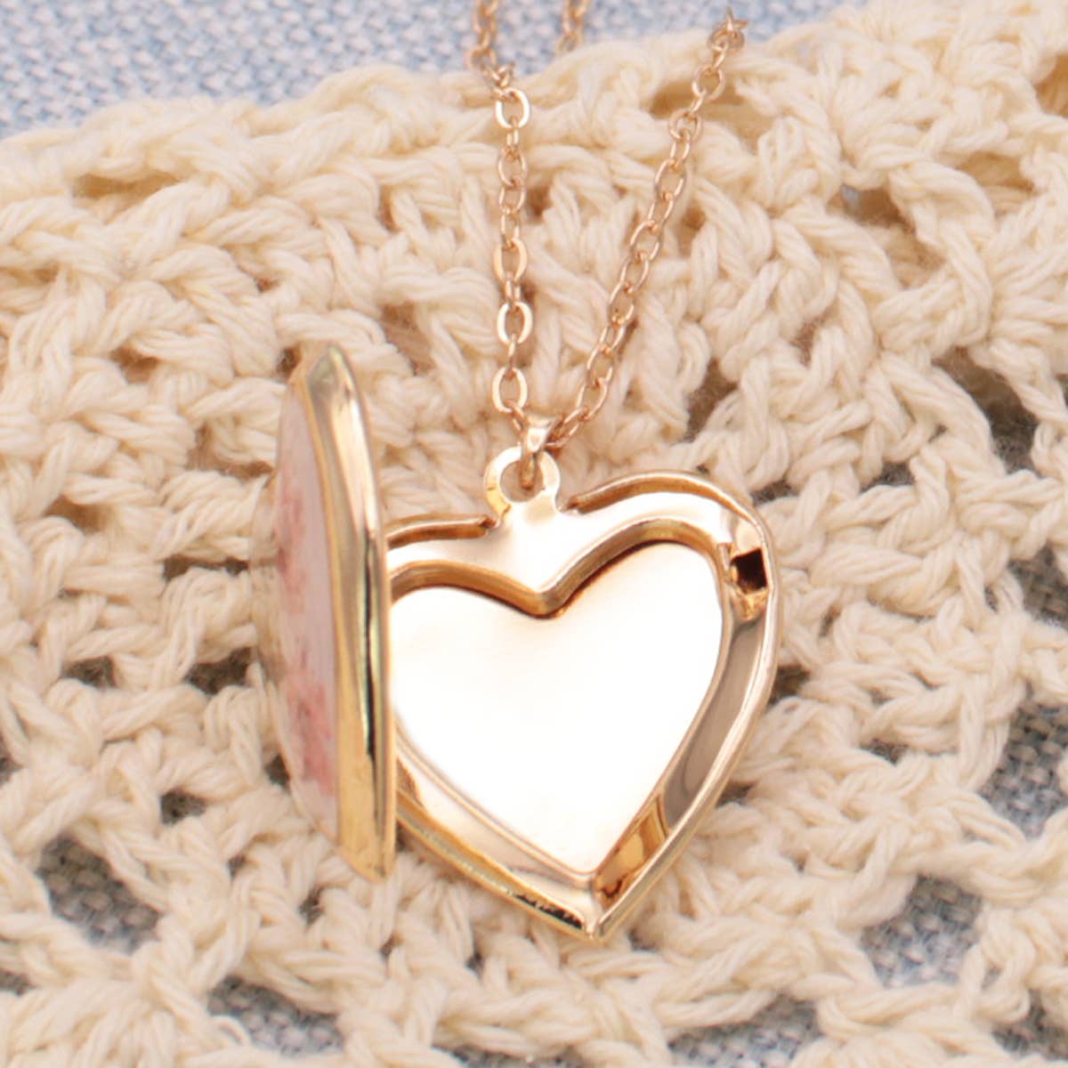 FLORAL MEMORIES PINK DRIED FLOWER LOCKET NECKLACE