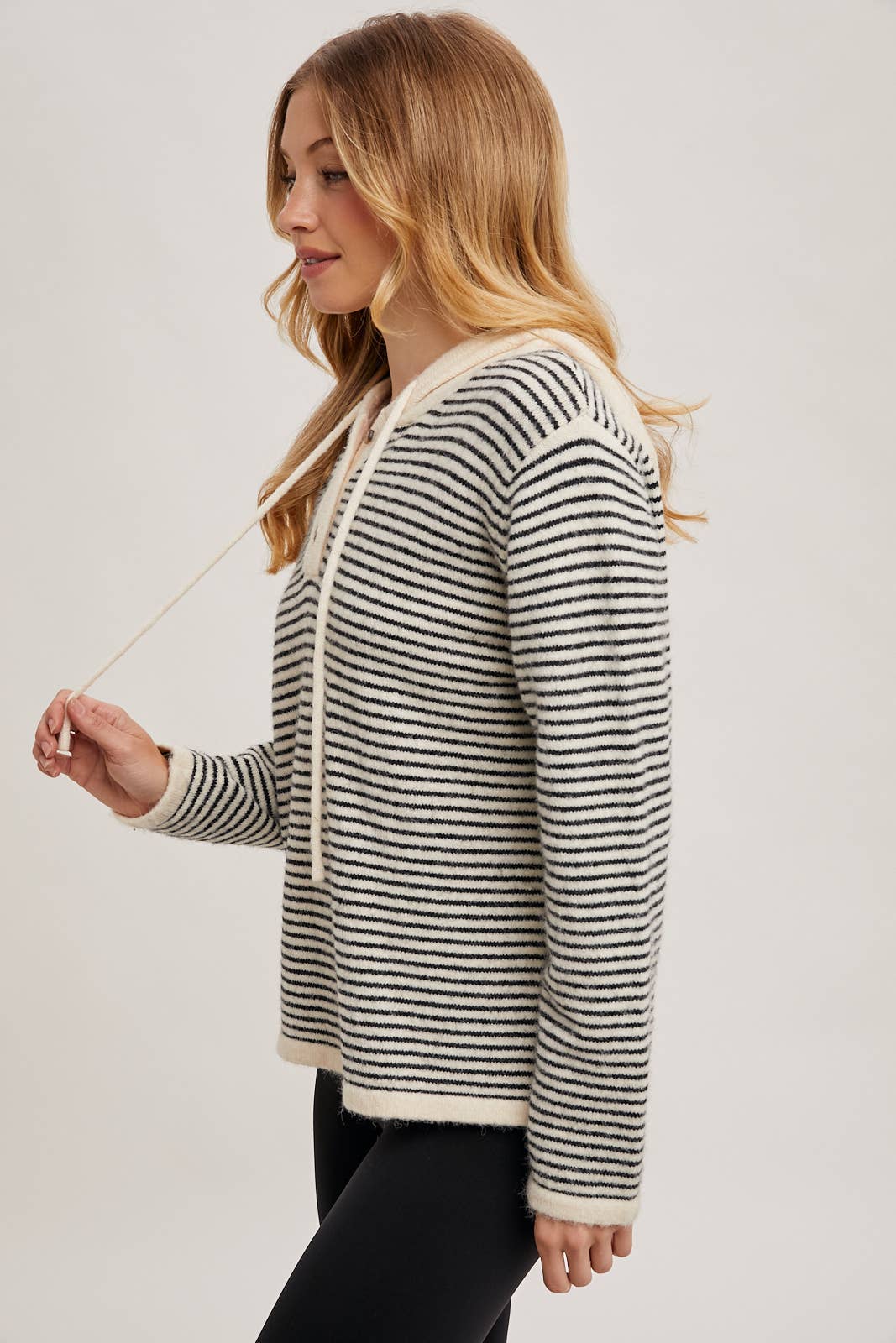Bluivy - HENLEY SWEATER WITH HOODIE: MOCHA/CREAM / S