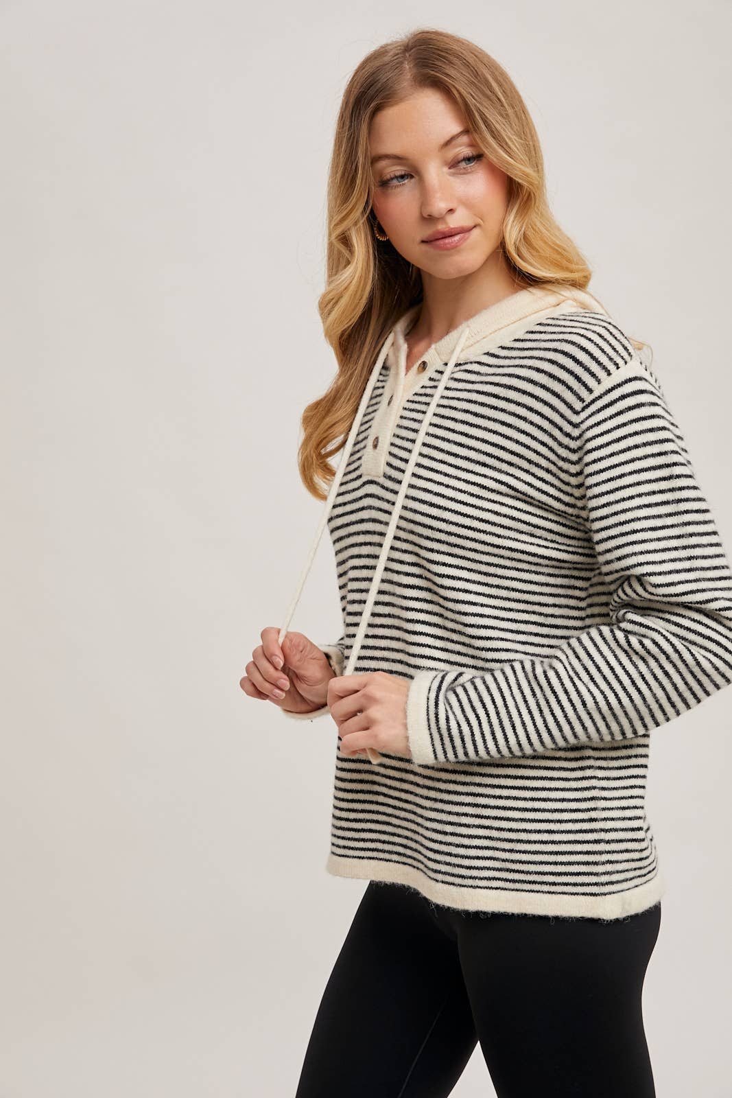 Bluivy - HENLEY SWEATER WITH HOODIE: MOCHA/CREAM / S