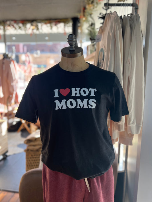 I LOVE HOT MOMS