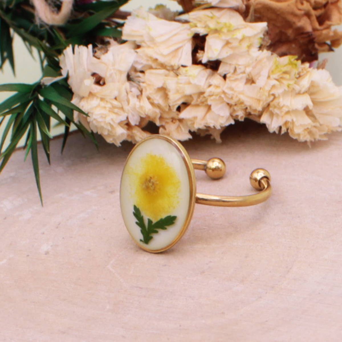 GOLD ADJUSTABLE DRIED FLOWER RING