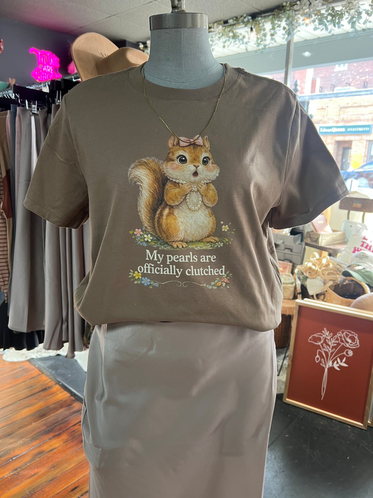 MY PEARLS ARE OFFICIALLY CLUTCHED