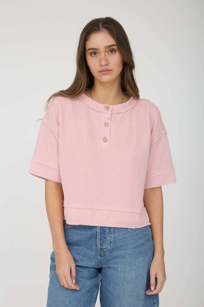 RAW EDGE HENLEY SHORT SLEEVE WAFFLE KNIT TOP : PINK