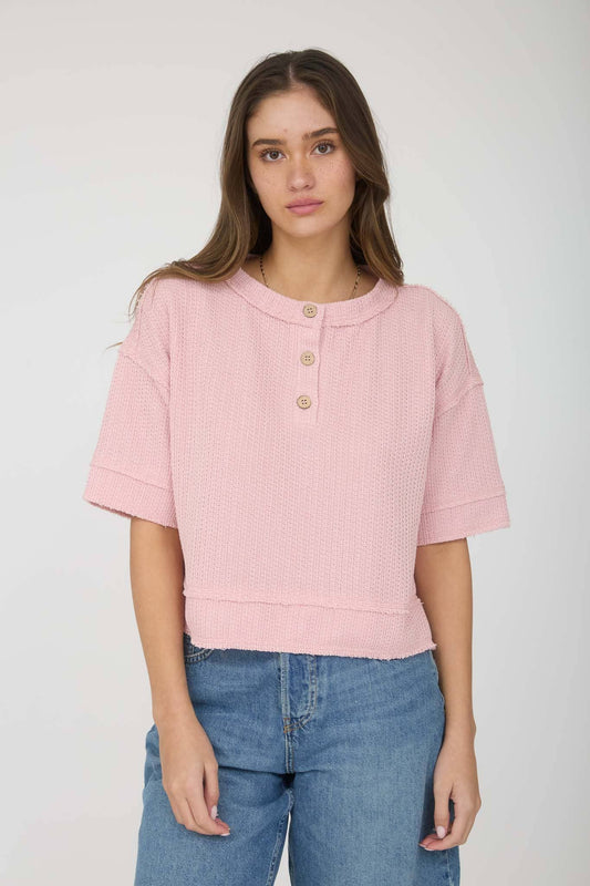 RAW EDGE HENLEY SHORT SLEEVE WAFFLE KNIT TOP : PINK