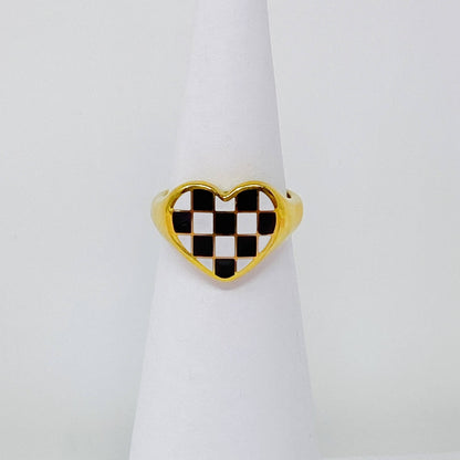 CHECKERED HEART SIGNET RING