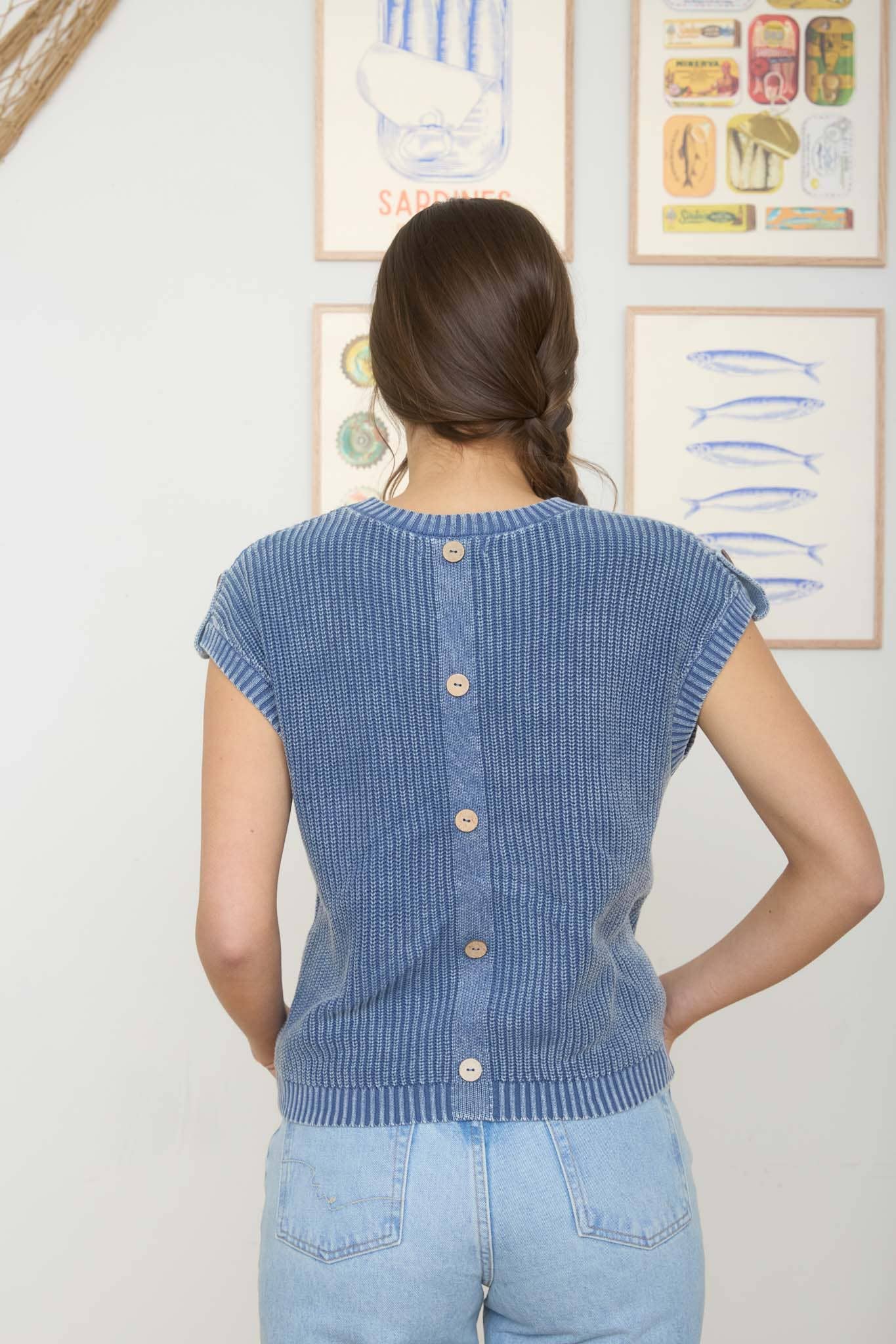 ACID WASHED TAB SLEEVE BACK BUTTON KNIT TOP: LIGHT GREEN + INDIGO