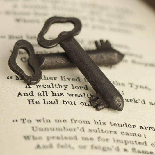Factory Direct Craft - 1-3/8" Vintage Look Triangle Metal Skeleton Keys (Pack of 2)