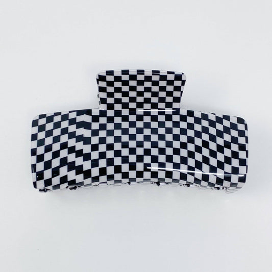 OVERSIZED CHECKERED HAIR CLAW