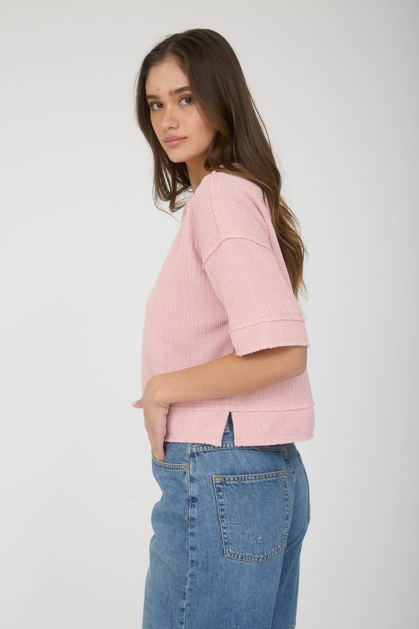 RAW EDGE HENLEY SHORT SLEEVE WAFFLE KNIT TOP : PINK