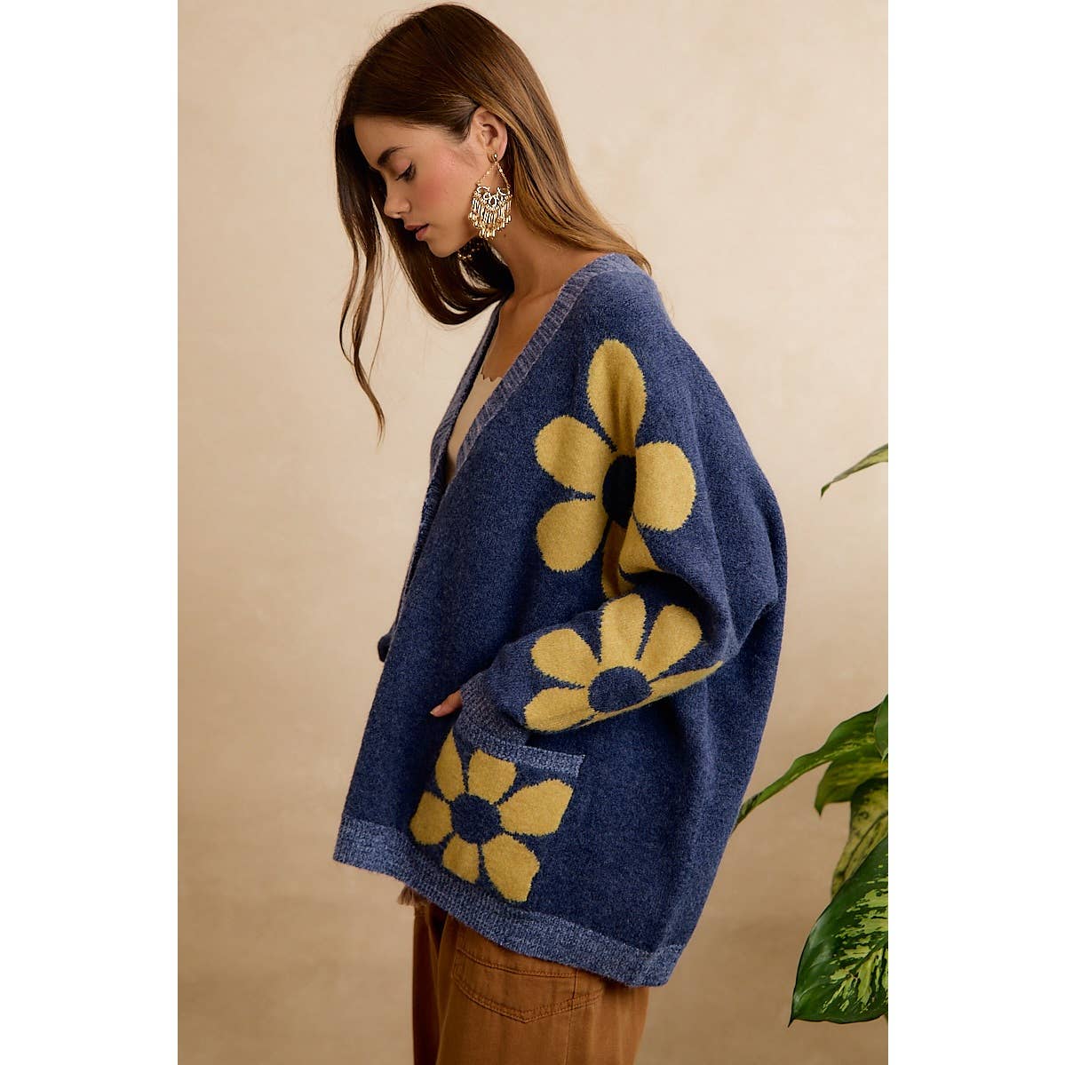 FLOWER PATTERNED OVERSIZED BUTTON CARDIGAN WITH POCKETS: NAVY