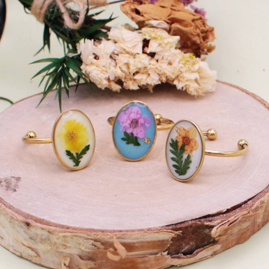 GOLD ADJUSTABLE DRIED FLOWER RING