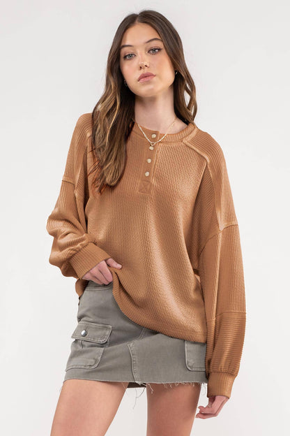 RELAXED RIB KNIT HENLEY TOP