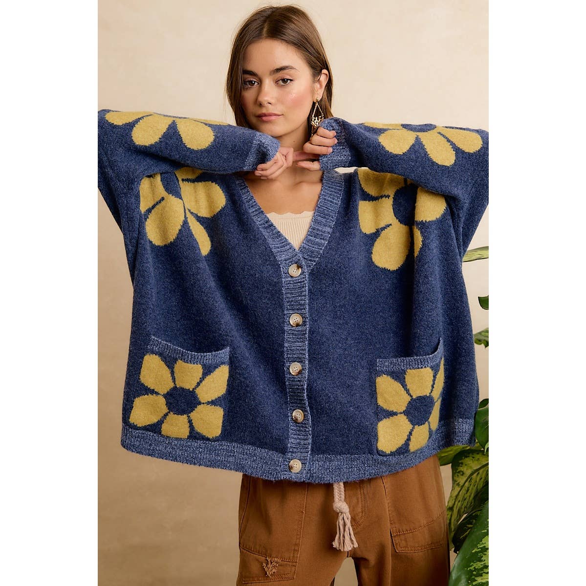 FLOWER PATTERNED OVERSIZED BUTTON CARDIGAN WITH POCKETS: NAVY