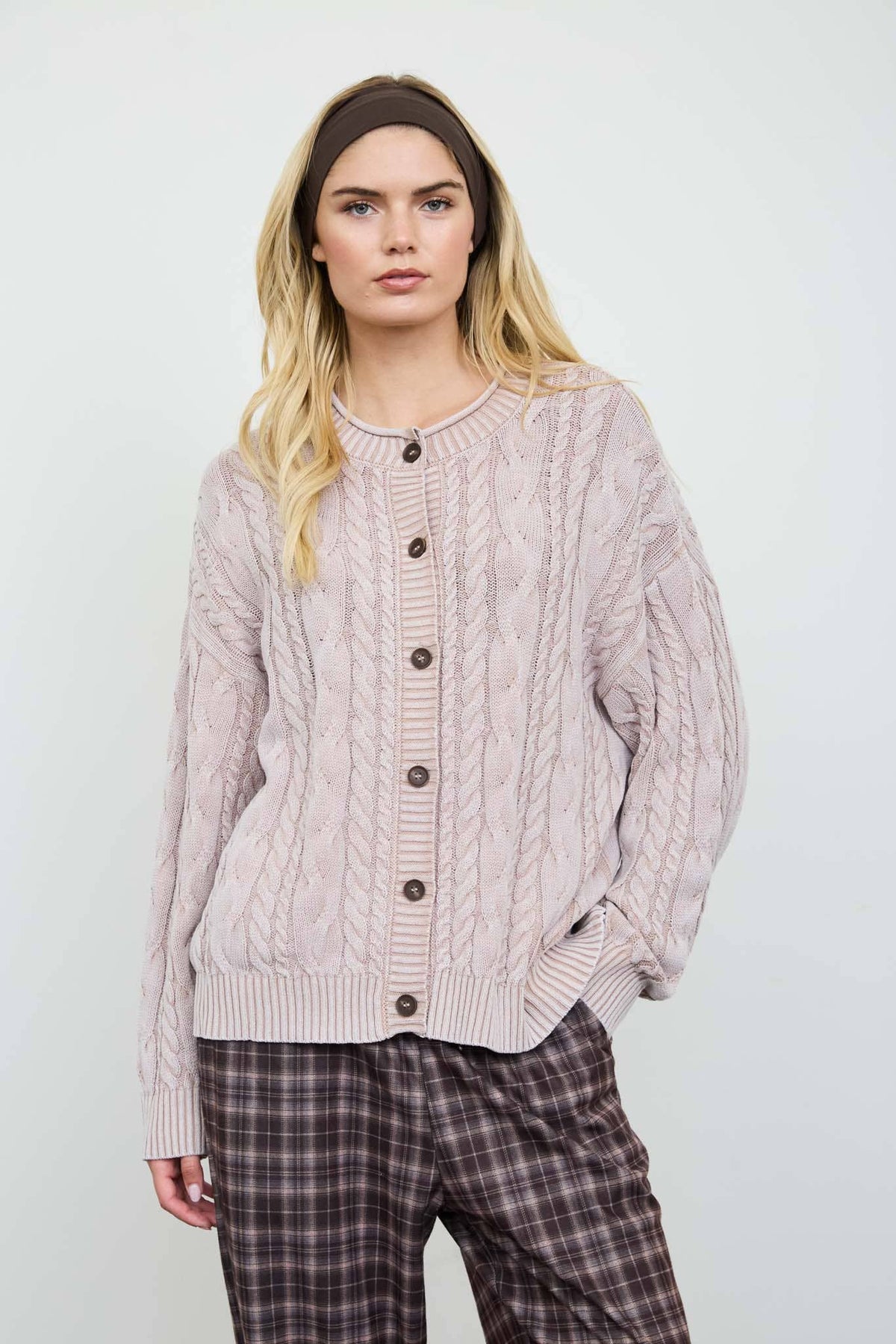 Blu Pepper - WASHED PATTERN CABLE KNIT BUTTON DOWN CARDIGAN: LIGHT KHAKI