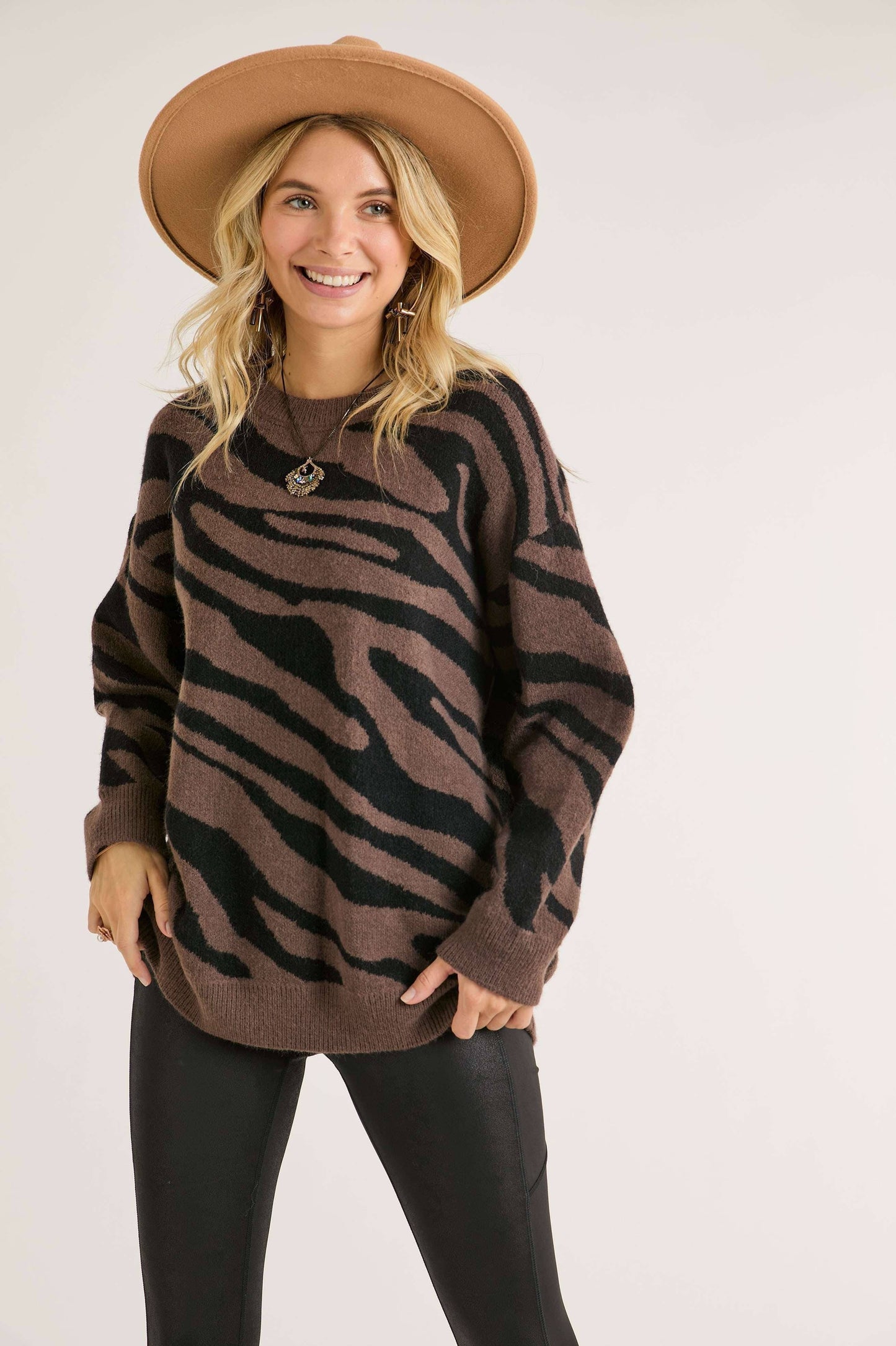 CREW NECK ZEBRA SWEATER TOP