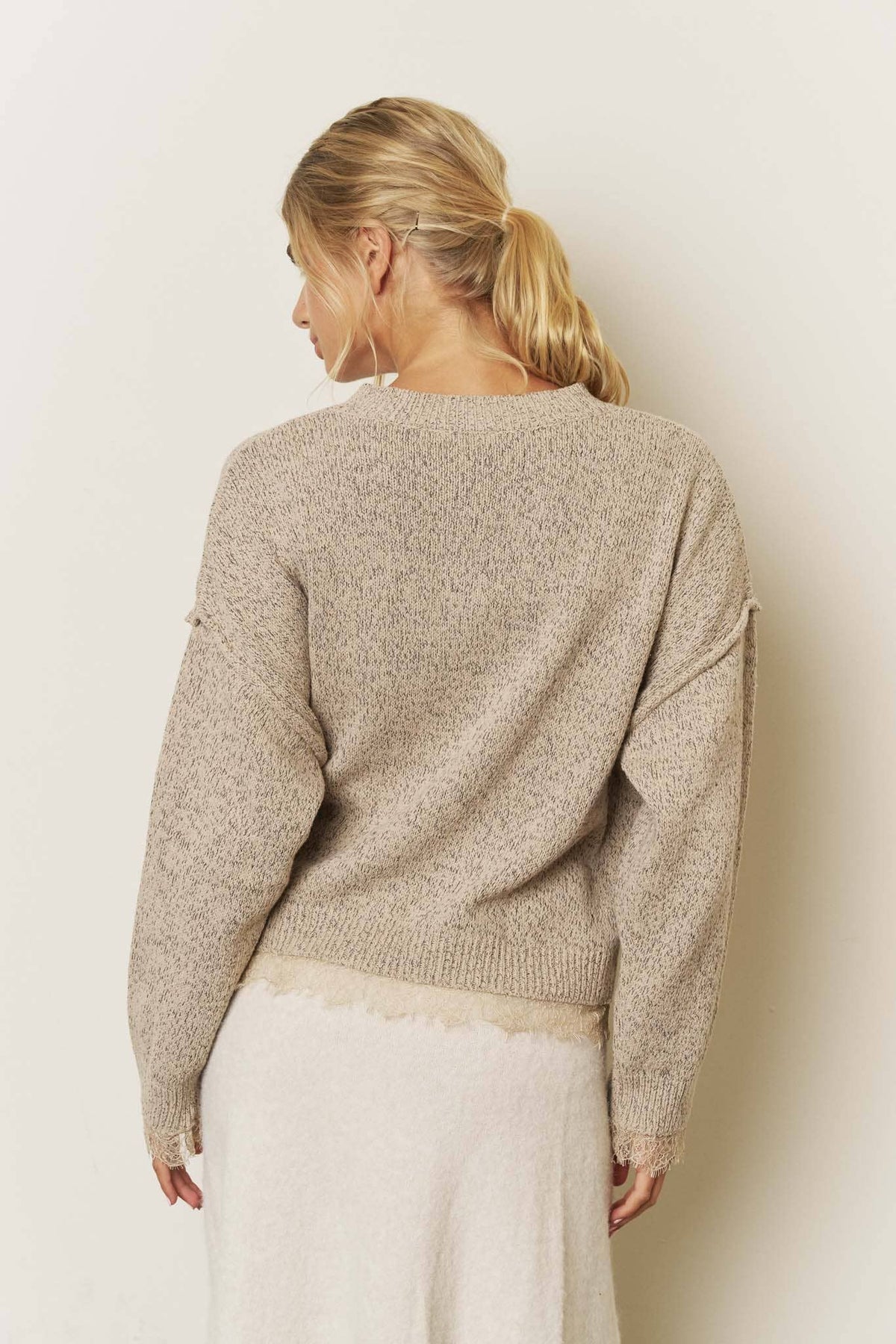 LACE TRIM EXPOSED SEAM BUTTON DOWN KNIT CARDIGAN: OATMEAL
