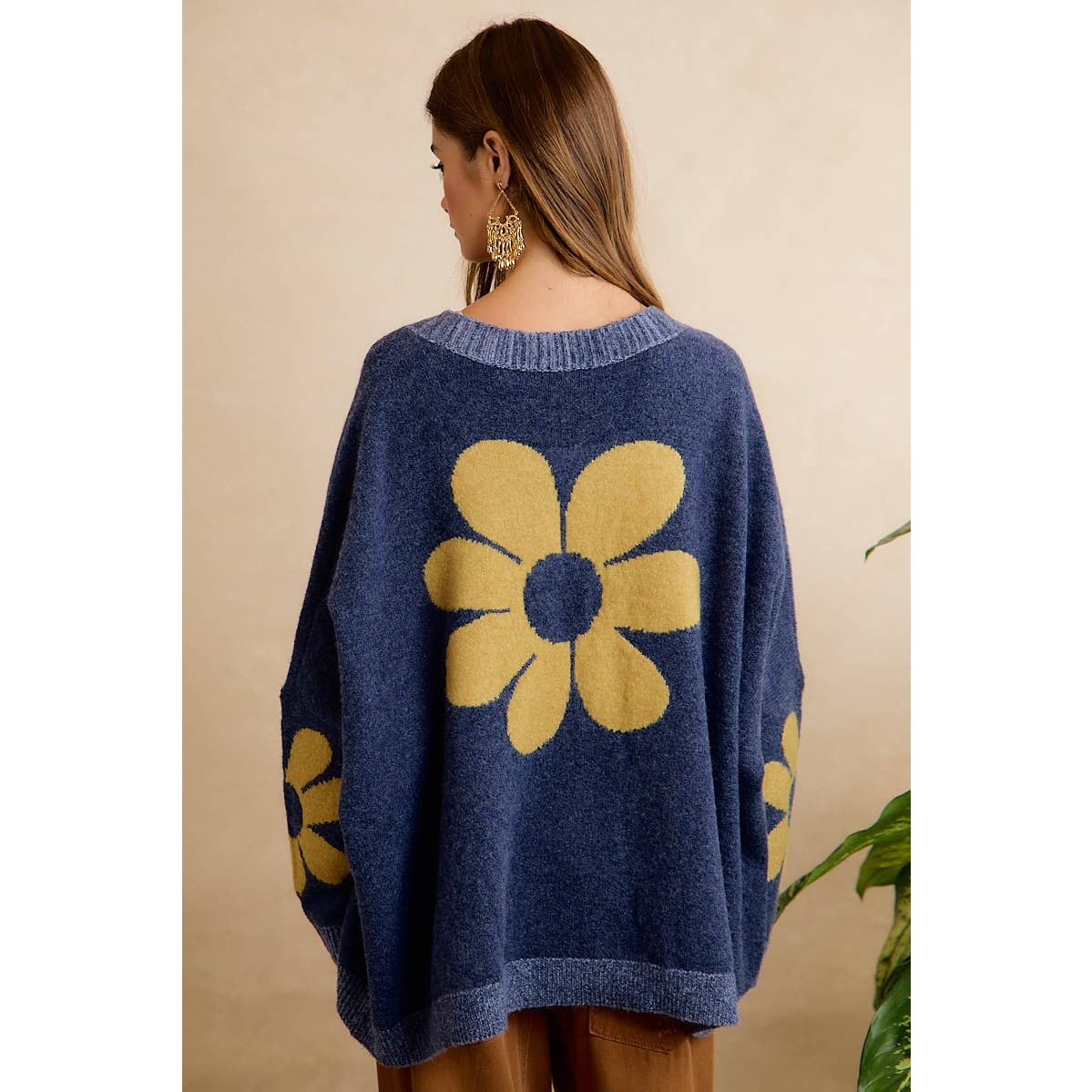 FLOWER PATTERNED OVERSIZED BUTTON CARDIGAN WITH POCKETS: NAVY