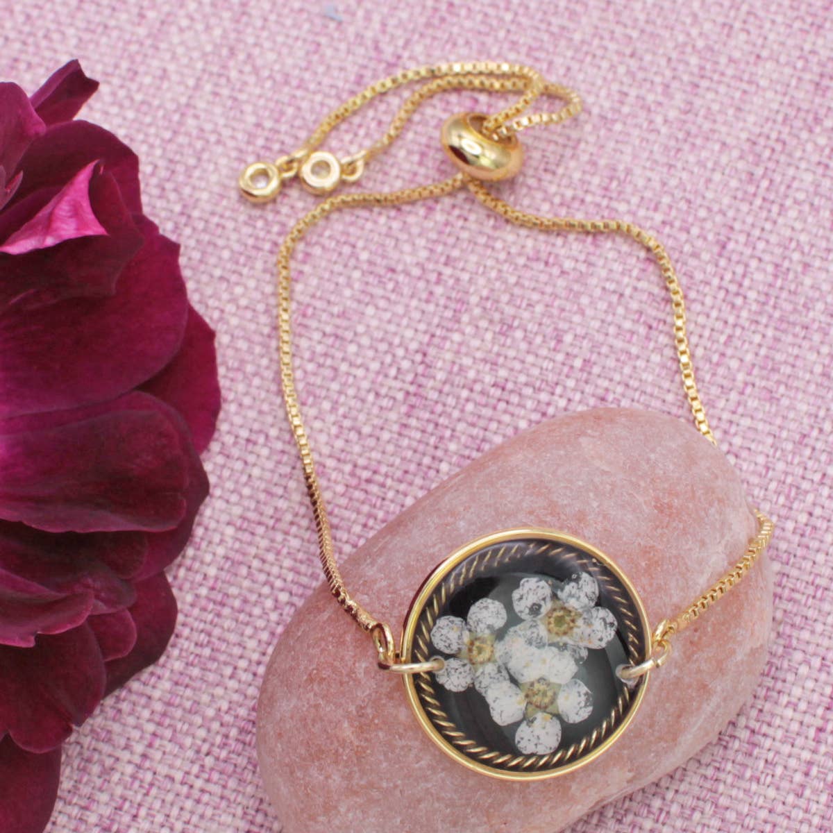 ZAD - Round Dried Flower Gold Chain Pull Bracelet