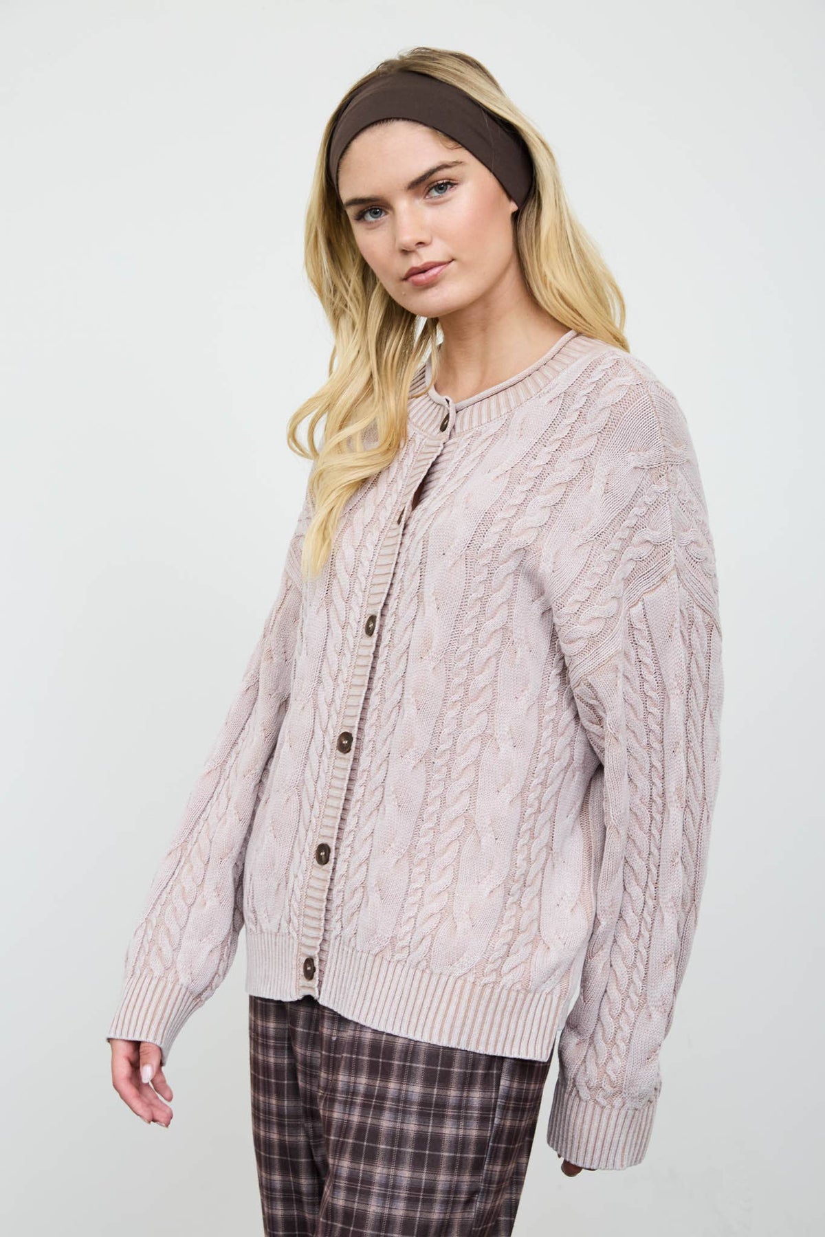 Blu Pepper - WASHED PATTERN CABLE KNIT BUTTON DOWN CARDIGAN: LIGHT KHAKI
