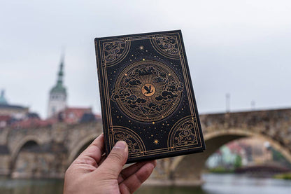 Chronicle Books - Paperblanks Shadows of Navarre Hardcover (Fourth Wing): Midi / Lined