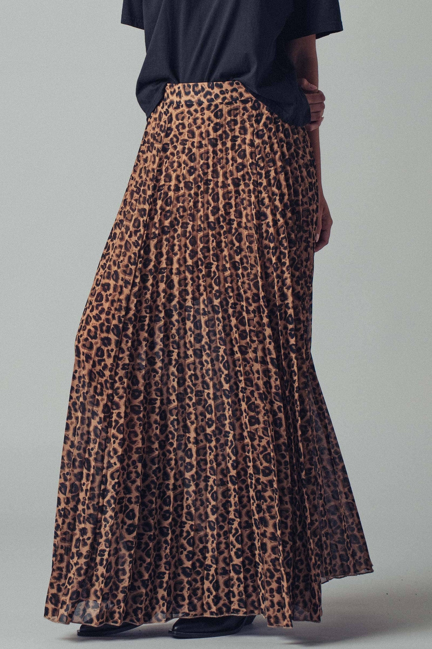 LEOPARD PRINT PLEATED MIDI