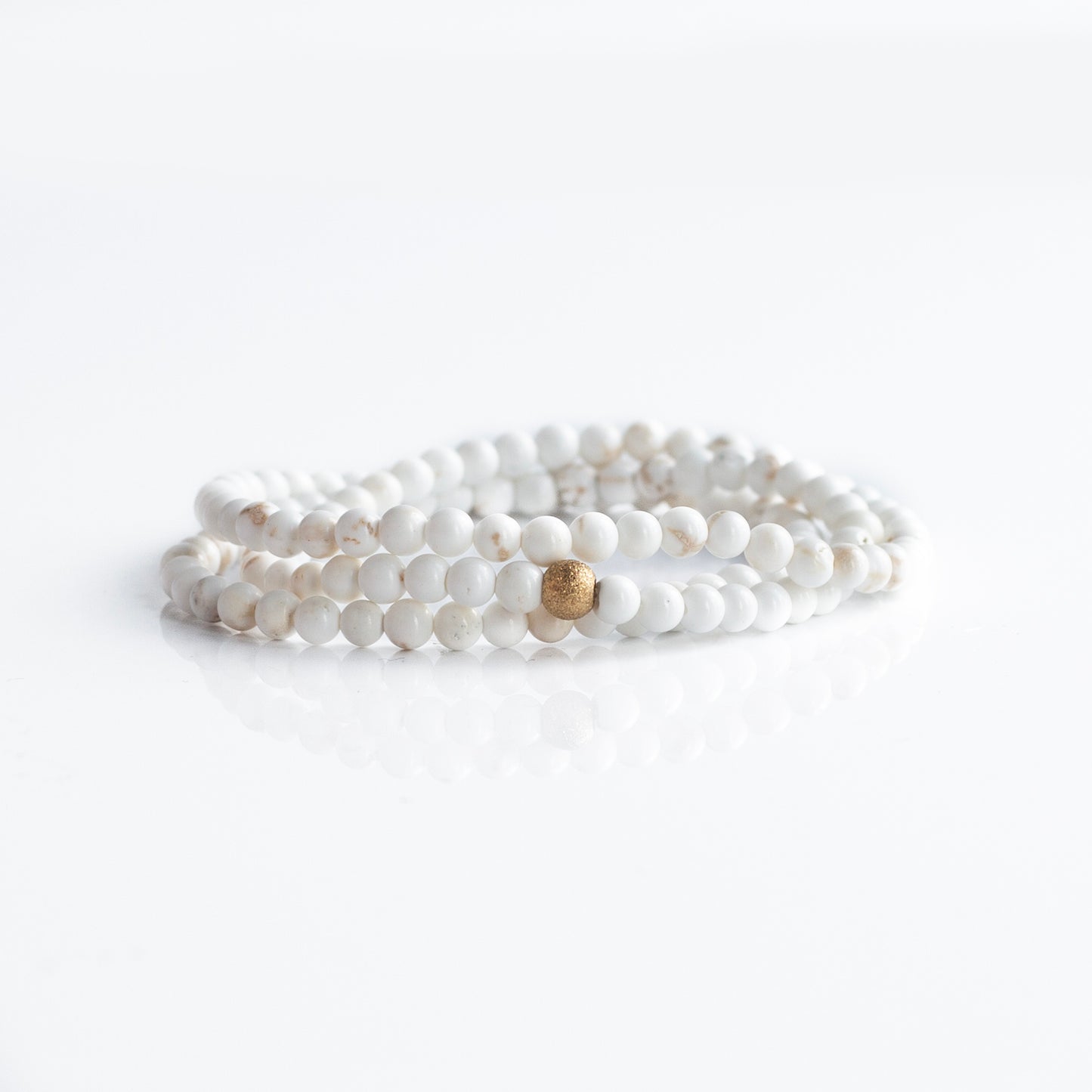 WHITE CORE GEM BEAD BRACELET