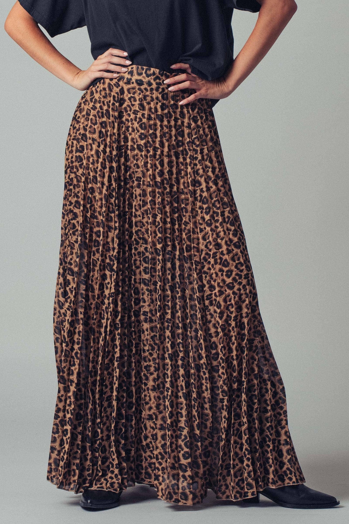 LEOPARD PRINT PLEATED MIDI