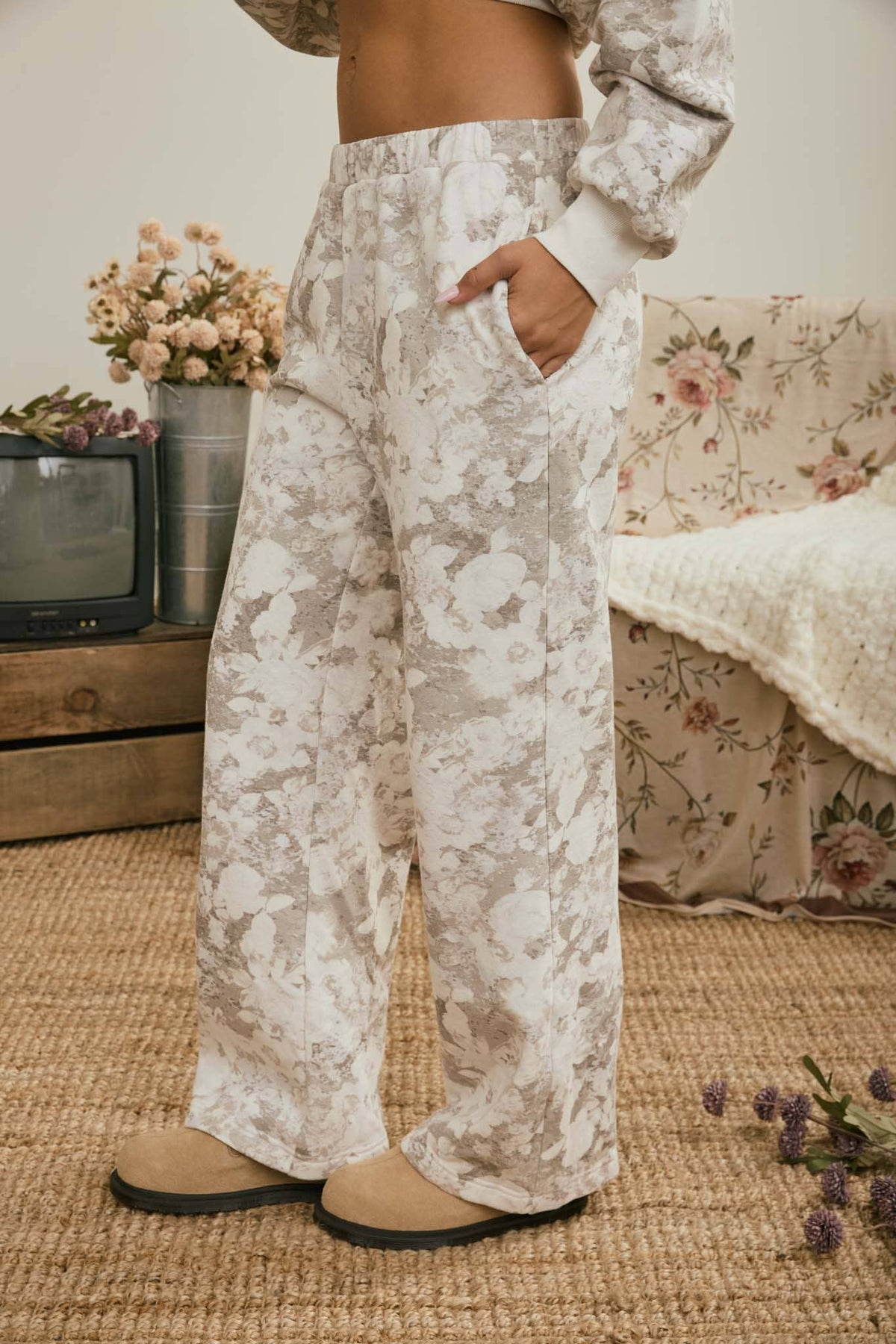 Blu Pepper - FLORAL WASH WIDE LEG LOUNGE PANTS : GREY MULTI