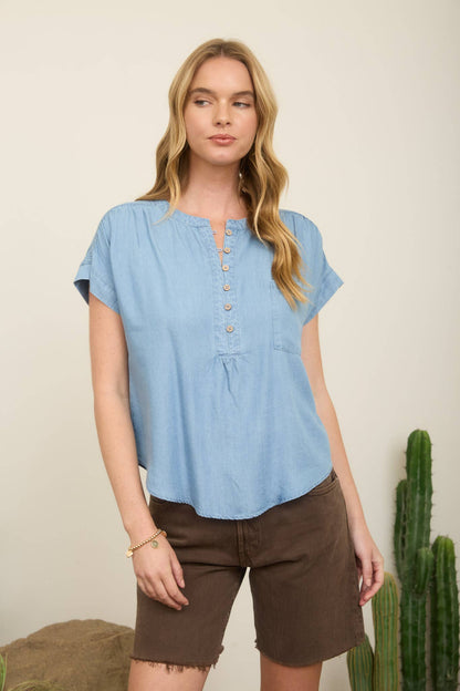 CHAMBRAY HENLEY RUCHED SHOULDER SHORT SLEEVE TOP