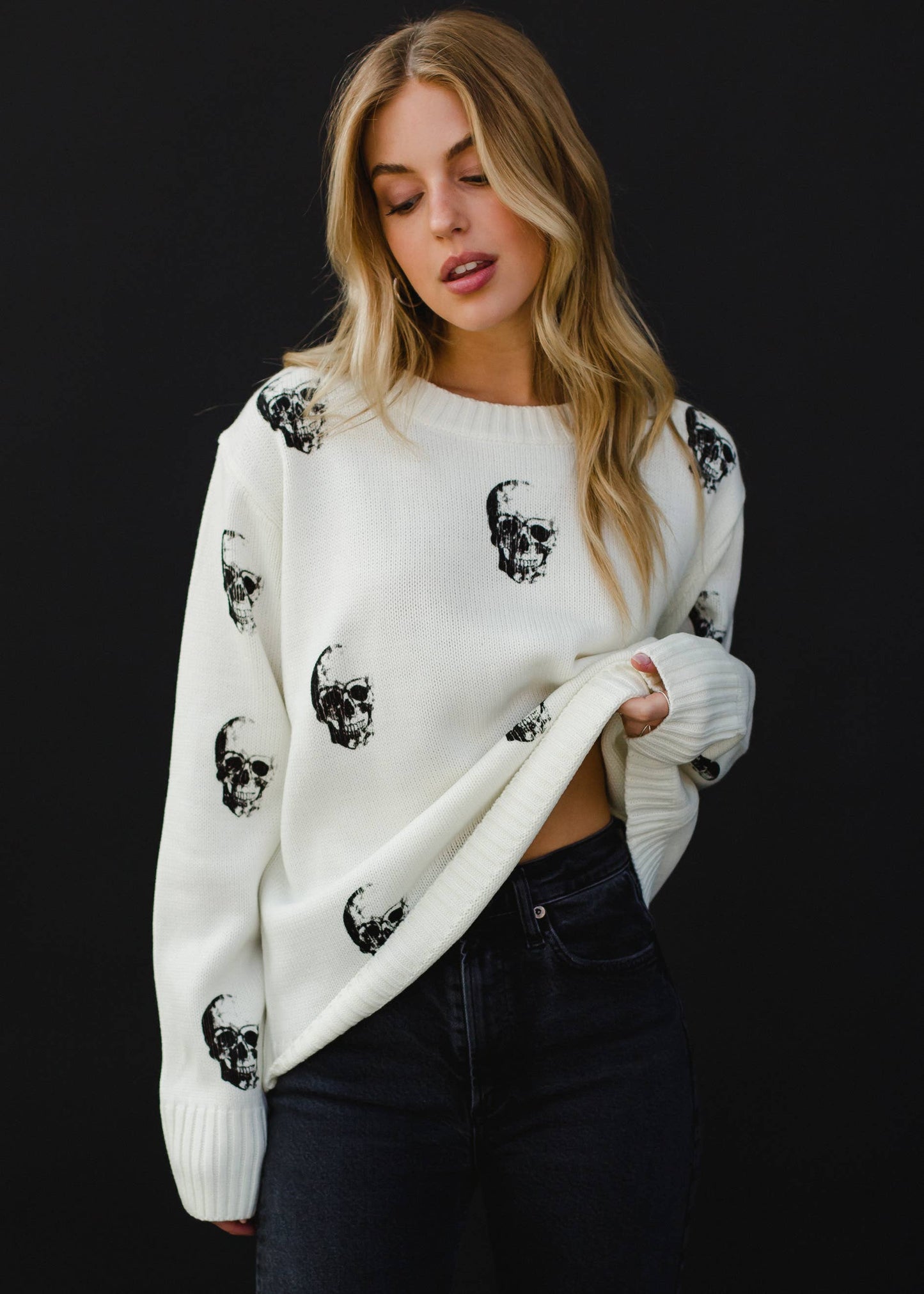 CREAM SKULL SWEATER