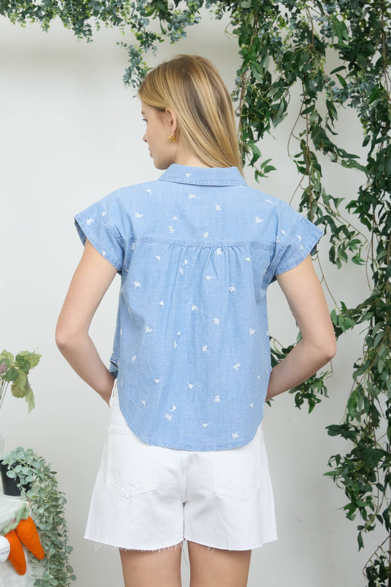 EMBROIDERED FLORAL PATTERN BUTTON DOWN DENIM SHIRT