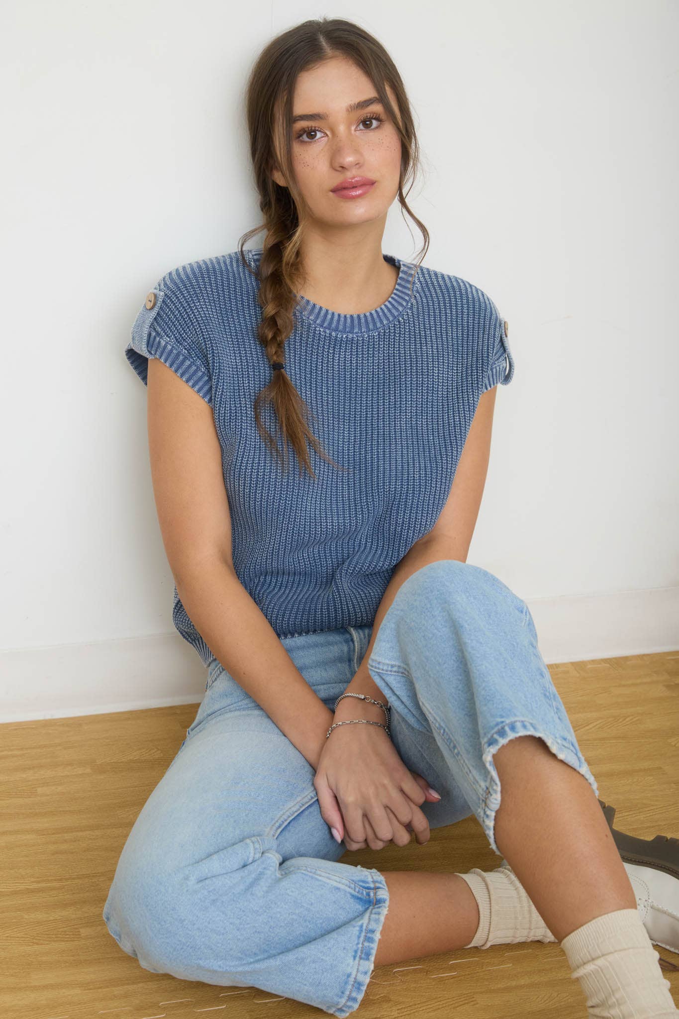 ACID WASHED TAB SLEEVE BACK BUTTON KNIT TOP: LIGHT GREEN + INDIGO