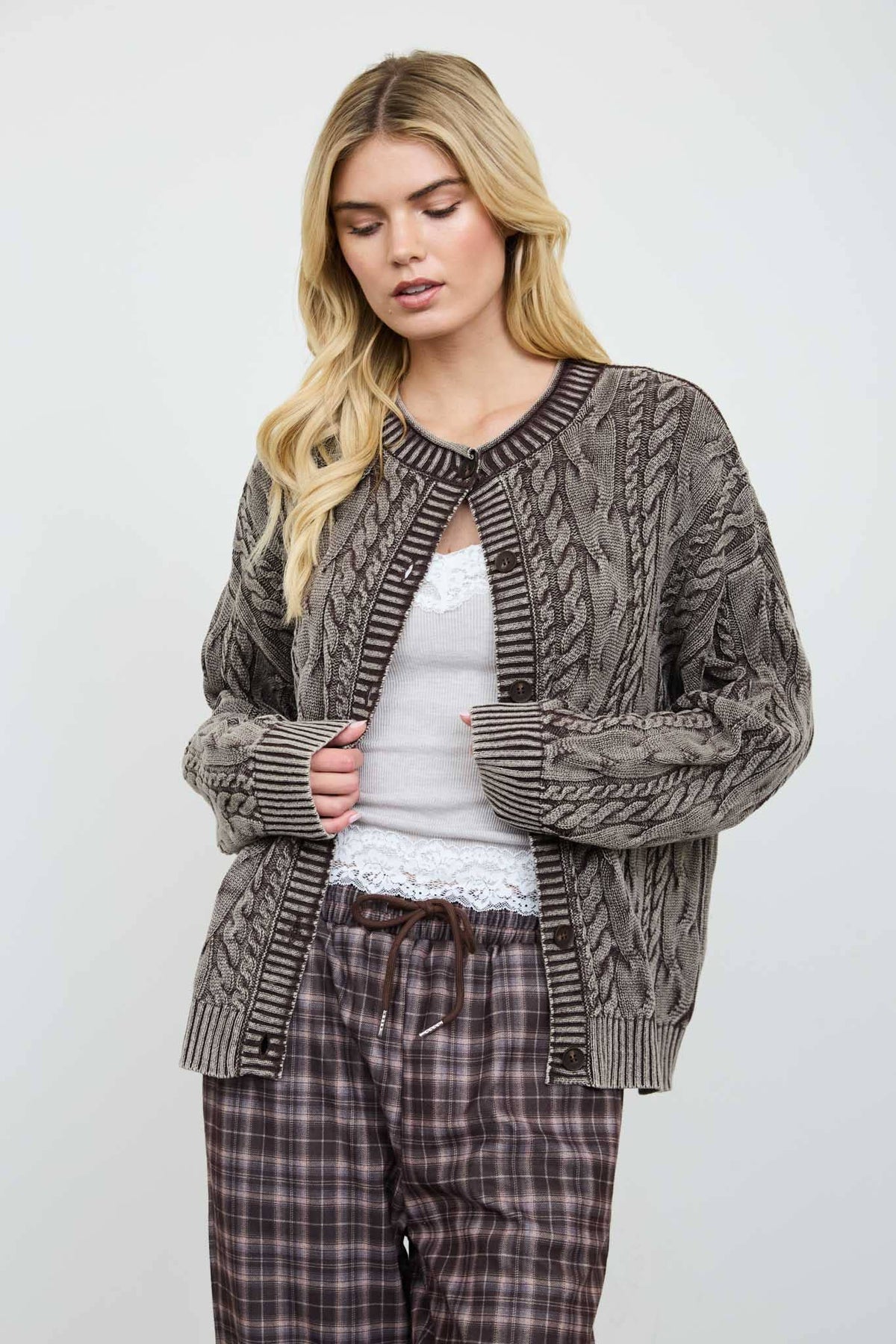 Blu Pepper - WASHED PATTERN CABLE KNIT BUTTON DOWN CARDIGAN: LIGHT KHAKI