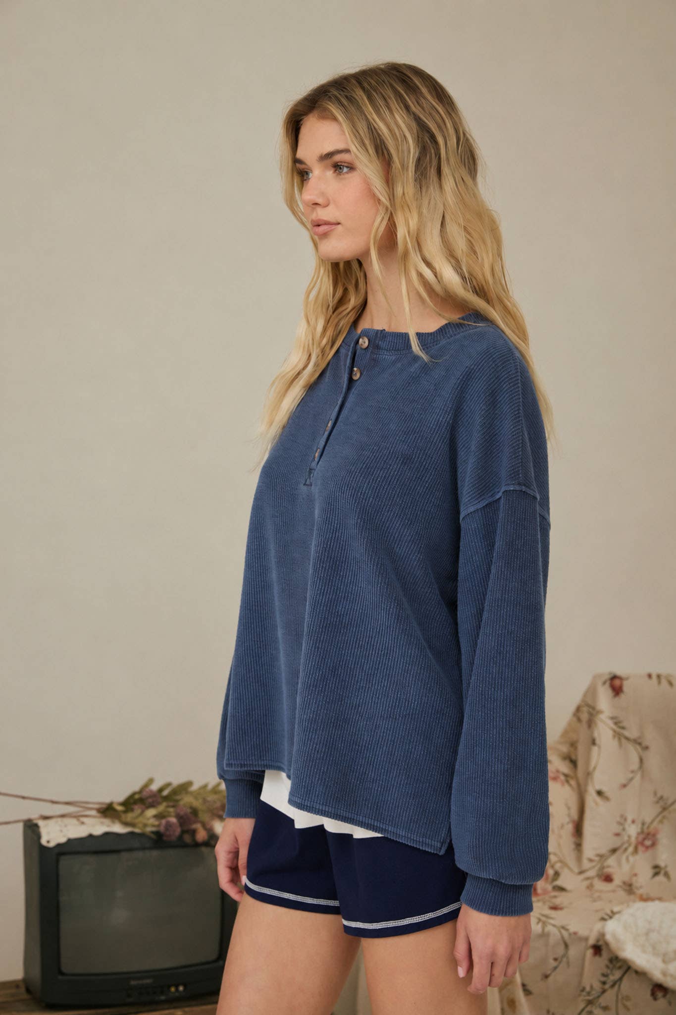 HENLEY RIBBED BOXY LONG SLEEVE WASHED KNIT TOP
