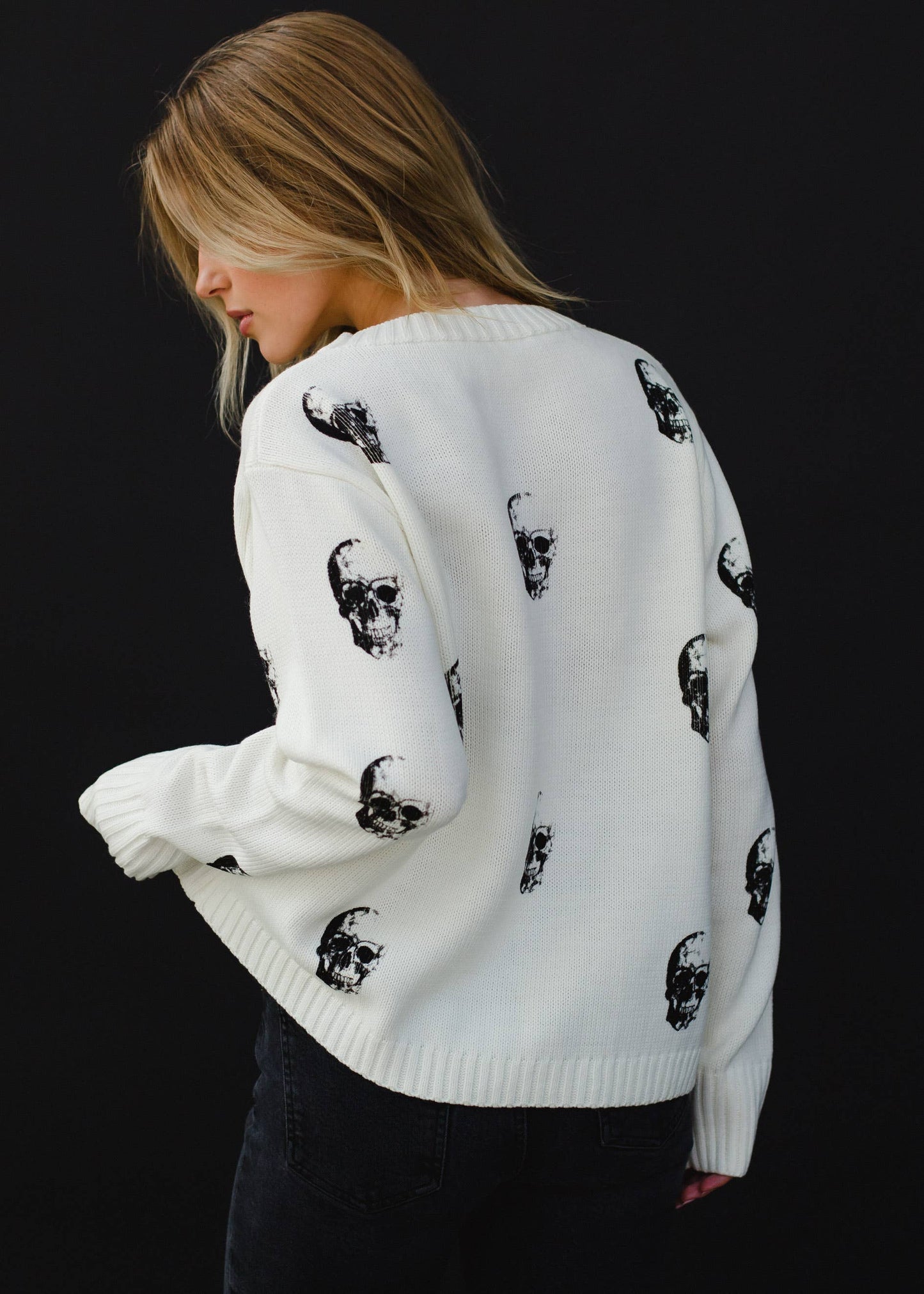 CREAM SKULL SWEATER