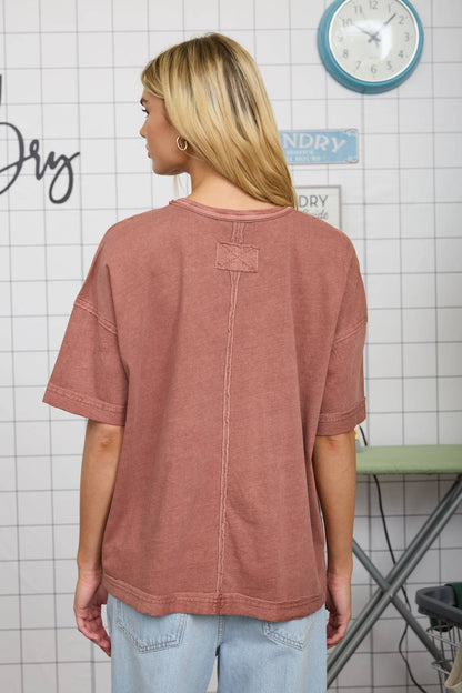 WASHED EXPOSED SEAM RELAXED KNIT T-SHIRT: TERRACOTTA