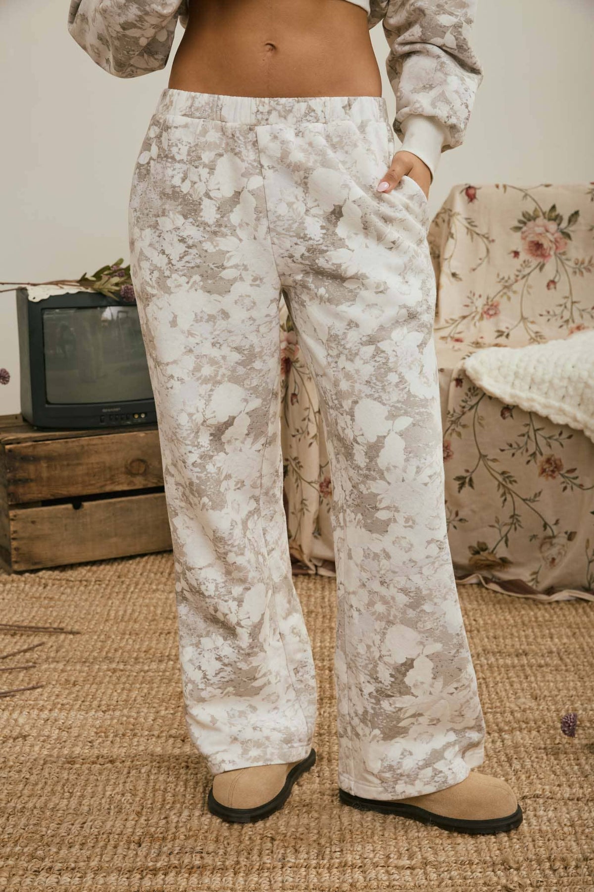 Blu Pepper - FLORAL WASH WIDE LEG LOUNGE PANTS : GREY MULTI