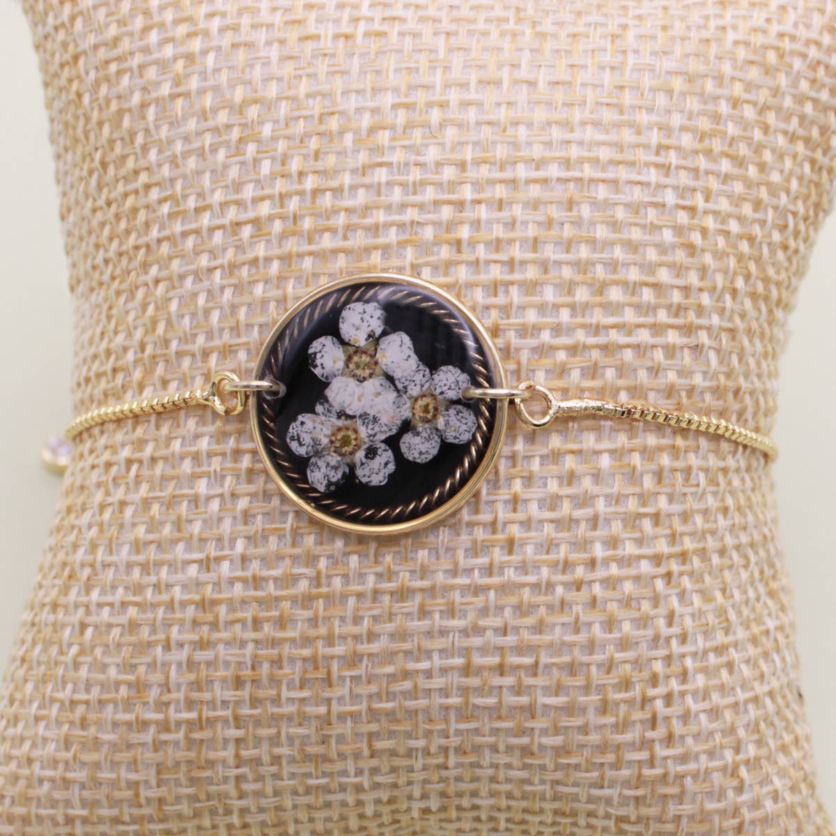 ZAD - Round Dried Flower Gold Chain Pull Bracelet
