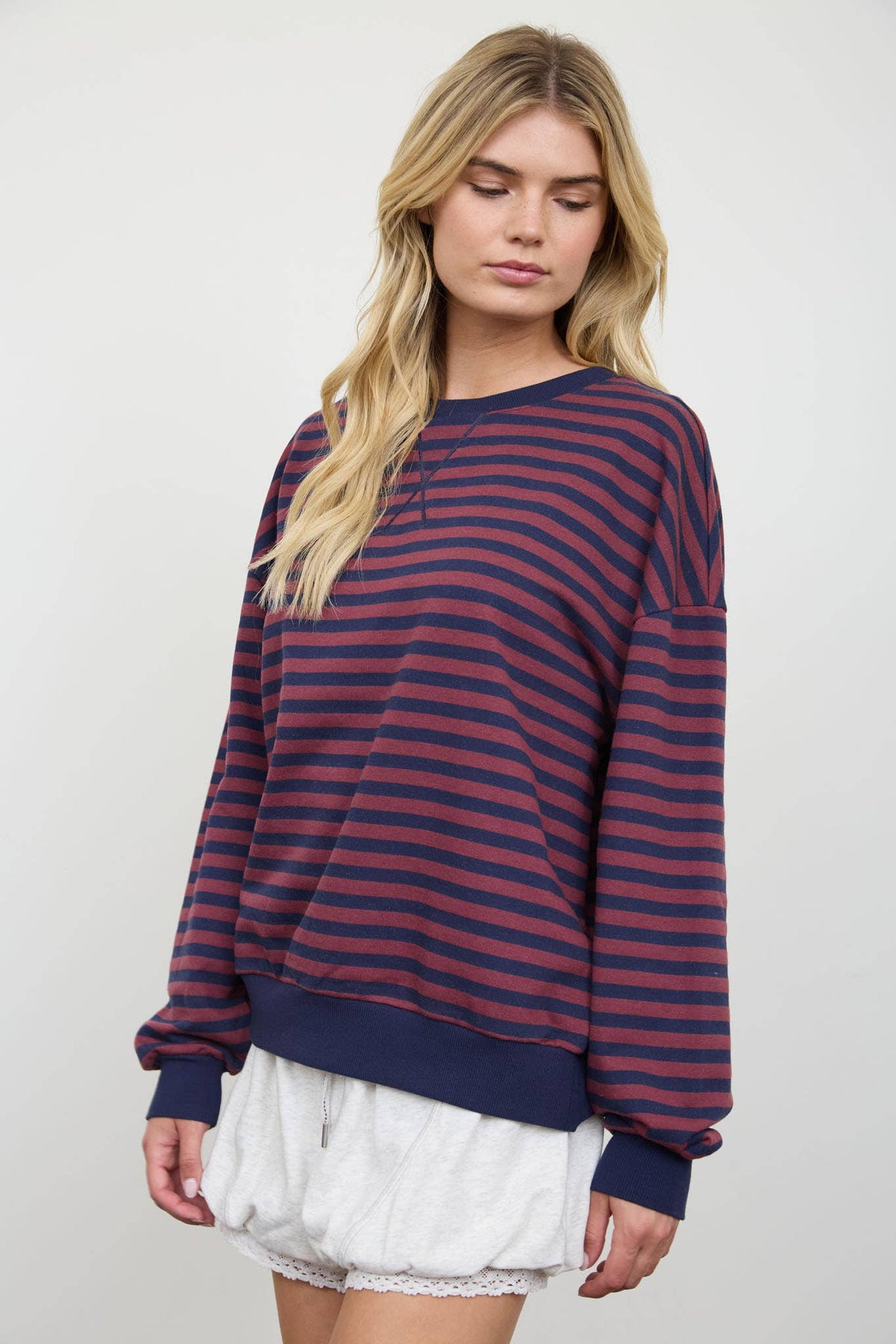 STRIPE V STITCH DETAIL LONG SLEEVE KNIT TOP: NAVY