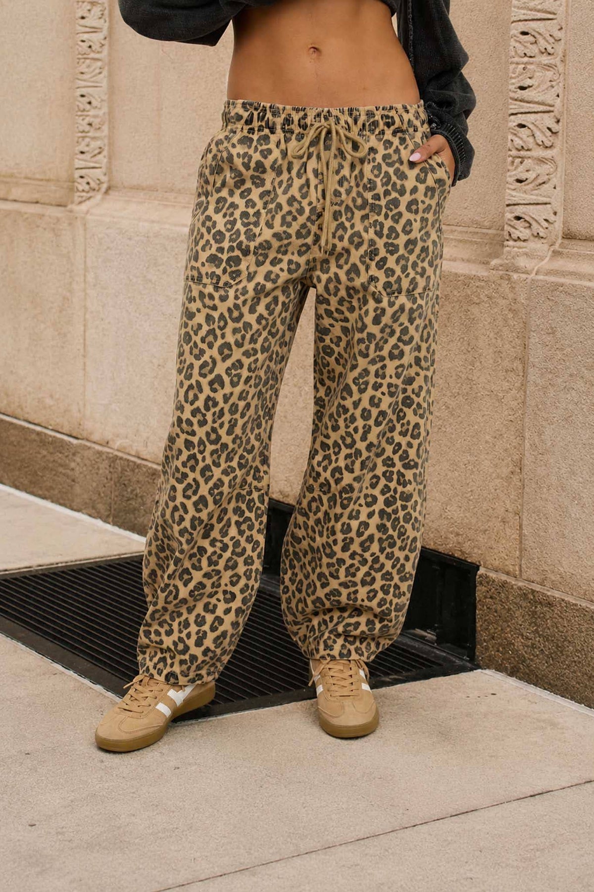 Blu Pepper - LEOPARD PRINT DRAWSTRING BARREL PANTS : BROWN